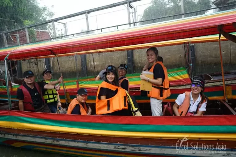 Explore Bangkok along the Bangkok Chao Phraya River by Long Tail Boat
