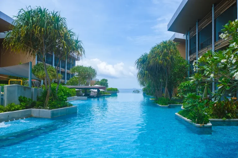 Are there any luxury resorts with private pools in Pattaya?