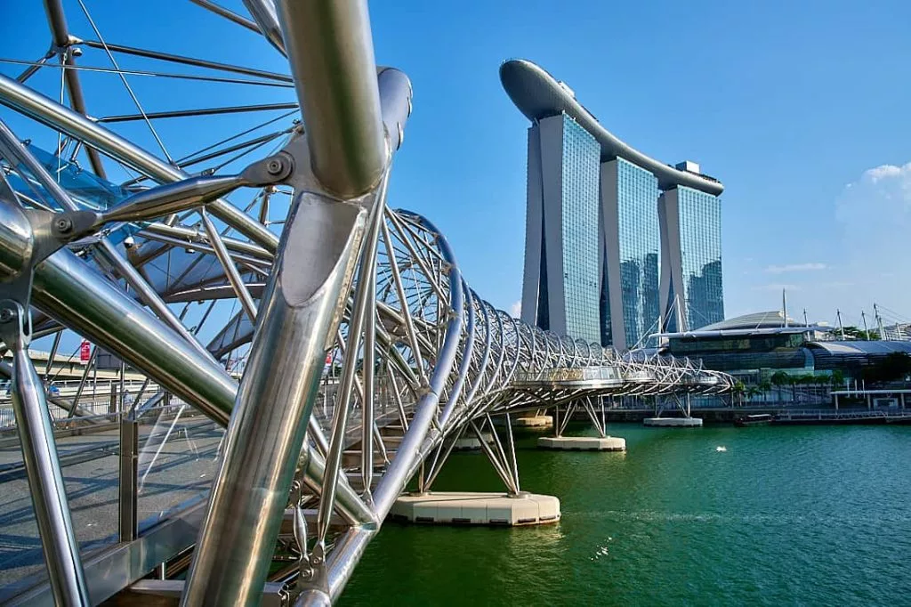 Marina Bay in Singapore serves as the perfect venue for team building events, as corporate teams come together to build strong relationships and improve performance.